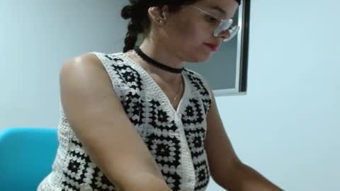 liz_fe online show from March 6, 1:55 am