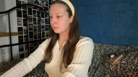 lizzi_lll online show from April 8, 6:10 pm