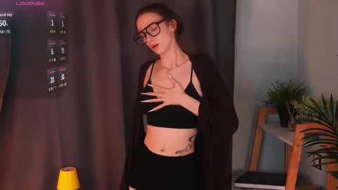 Ivy online show from October 3, 5:29 pm