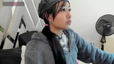 louise_taylorr online show from January 18, 12:15 pm