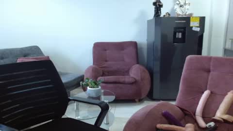 louise_taylorr online show from February 13, 2:40 pm