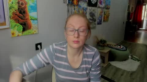 lucky_licky20 online show from April 4, 4:00 am