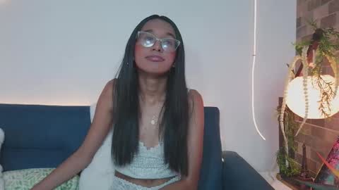 luna_valen online show from March 17, 5:11 am