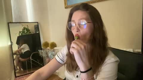 lunafeather online show from April 19, 12:05 pm