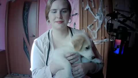 lunamystique_ online show from November 7, 9:59 am