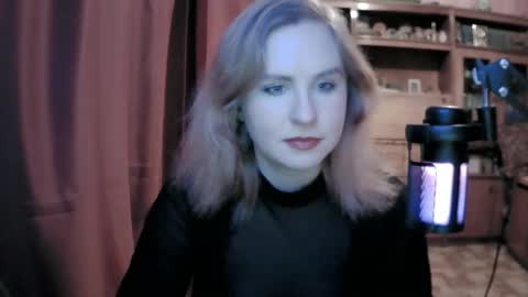 lunamystique_ online show from February 5, 8:45 pm