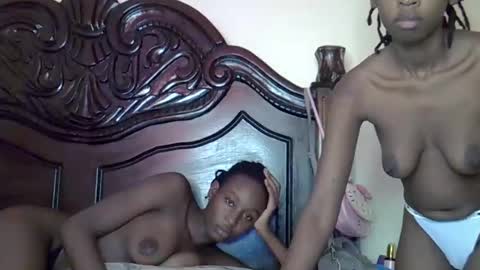 lutino_lovebirds online show from March 19, 10:19 am