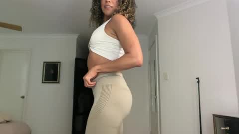 Reesa online show from June 20, 5:44 am