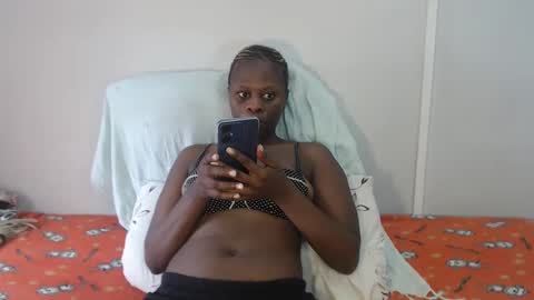 LWANDLE17 online show from February 5, 7:39 am