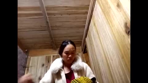 lyn_eva online show from March 13, 12:39 pm