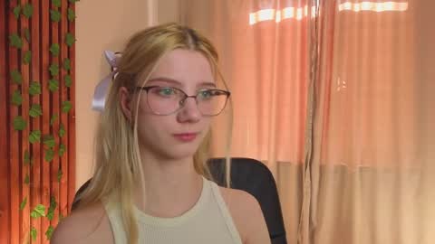 catch me on tue 10am-5pm wed 3am-10am fri 3am-5pm sat 10am-5pm sun 10am-5pm online show from March 31, 5:29 am