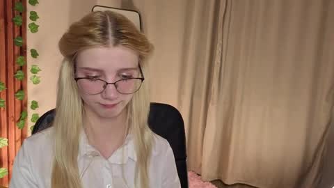 catch me on tue 10am-5pm wed 3am-10am fri 3am-5pm sat 10am-5pm sun 10am-5pm online show from April 8, 5:48 pm