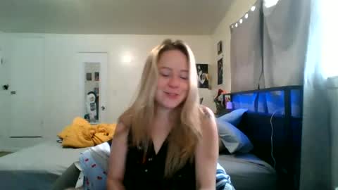 maceyloves online show from August 1, 1:35 pm