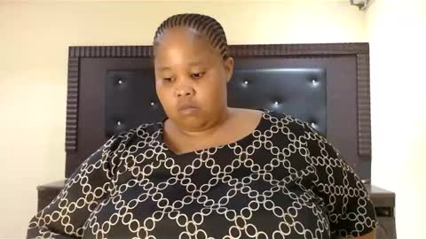 madamzee online show from February 19, 6:11 am