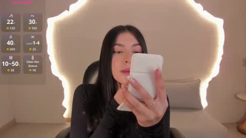 Maddison online show from August 3, 6:02 pm