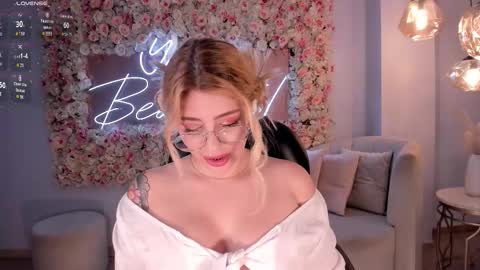 Madison Kane online show from March 11, 12:20 pm