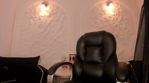 Madison Kane online show from April 5, 11:20 am