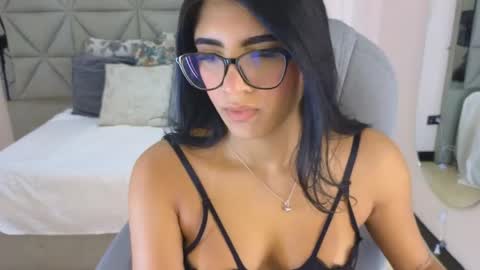 Maiaa Ruiz  online show from April 21, 1:29 pm