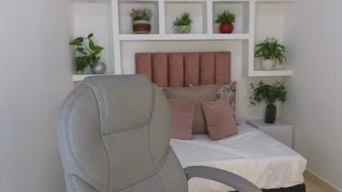 Maiaa Ruiz  online show from June 11, 1:41 pm