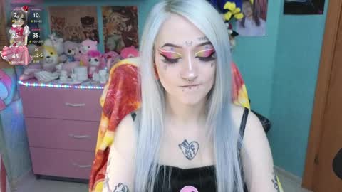 Manuela online show from April 10, 8:37 pm