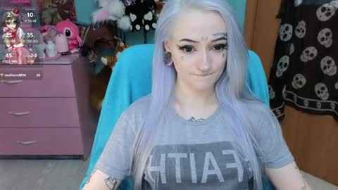 Manuela online show from March 27, 9:15 pm