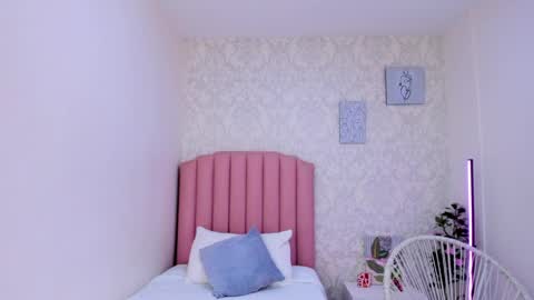 Mara online show from April 11, 1:26 pm