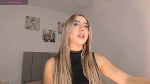 Mariana online show from April 27, 1:03 am