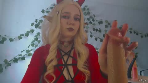 Mariel Gold online show from March 21, 5:45 am