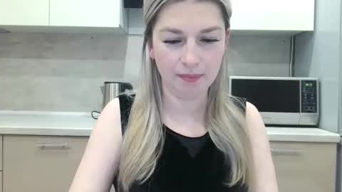 marina_xi online show from December 19, 1:07 pm