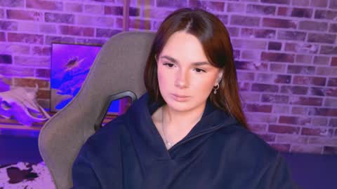 maybloom_ online show from April 9, 2:22 pm