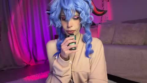 Nicole online show from April 19, 6:10 pm