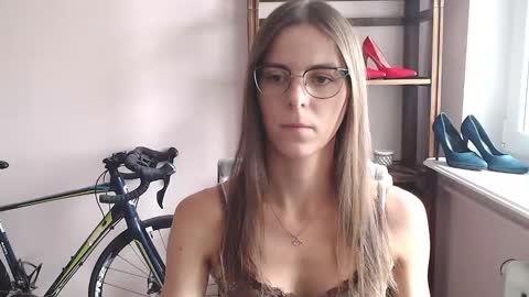 Megi online show from April 3, 1:20 pm