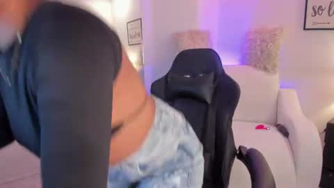 melan_owen online show from August 3, 4:34 pm
