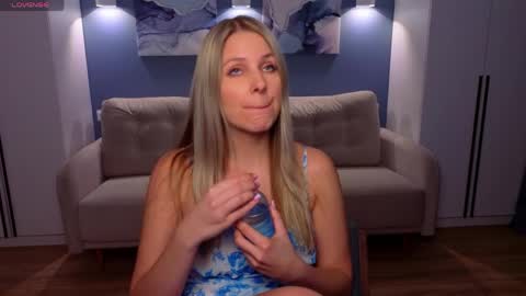 Melanie Bennett online show from April 3, 8:45 am