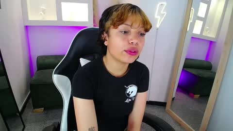 melody701583as online show from April 8, 12:40 pm