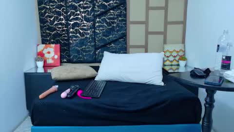 Melody Fontana online show from February 11, 8:32 pm