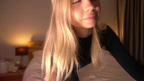 Lara OFFLINE  online show from July 3, 8:59 pm