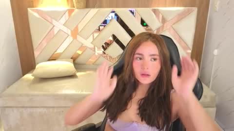 Mia  online show from October 27, 9:09 pm