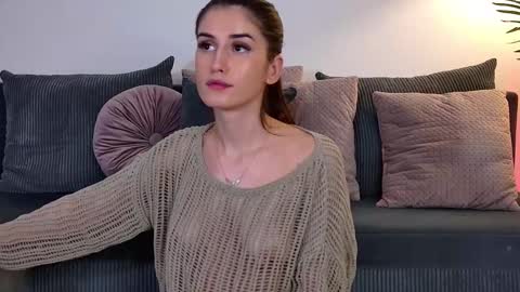 Freya Allen online show from January 9, 1:10 am