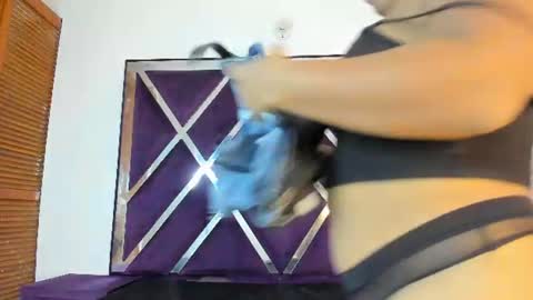 mia_roussex6 online show from August 6, 10:28 pm