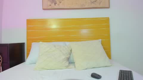 M I A online show from April 12, 2:58 am