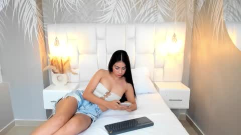 Mia online show from February 17, 4:06 pm