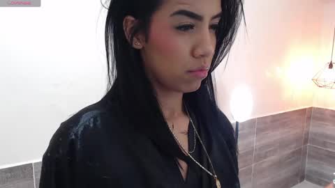 Mia online show from April 19, 6:10 pm