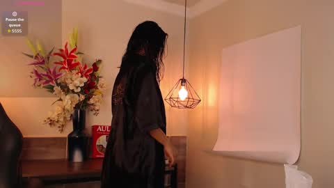 Mia online show from April 9, 12:10 pm