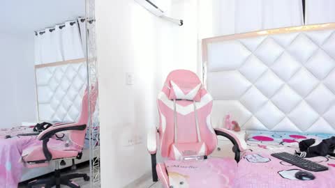 michelleblair1 online show from April 10, 2:12 pm