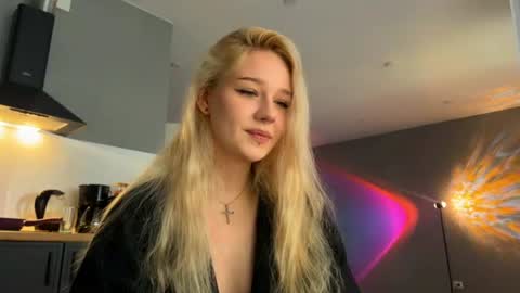 Michelle3 online show from August 7, 10:22 am