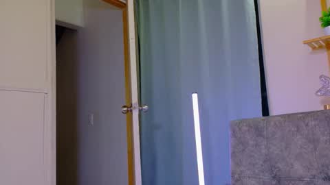 mia online show from March 20, 10:31 am