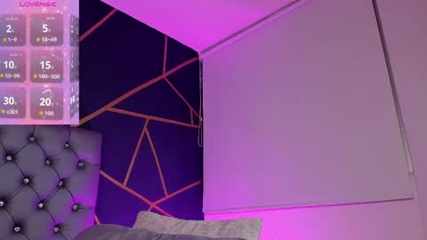 Mia online show from April 11, 7:45 am