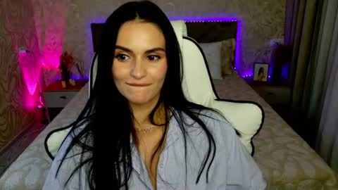 Mila online show from July 3, 8:15 pm