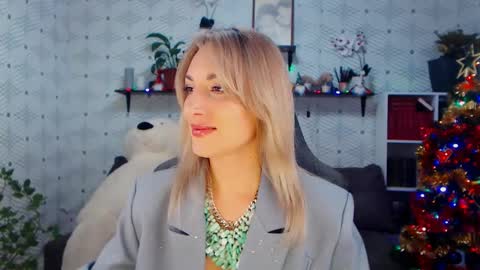 MillaXQueen online show from December 20, 3:27 pm